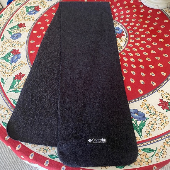Columbia Sportswear Company I Unisex Charcoal Fleece Scarf - Picture 13 of 14
